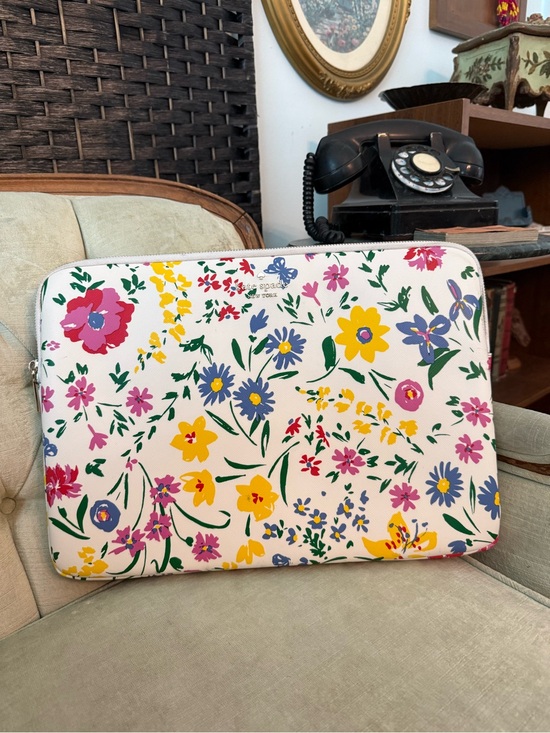 kate spade Handbags - 🌸 Kate Spade New York Garden Bouquet Floral Laptop Sleeve 15” White Multi